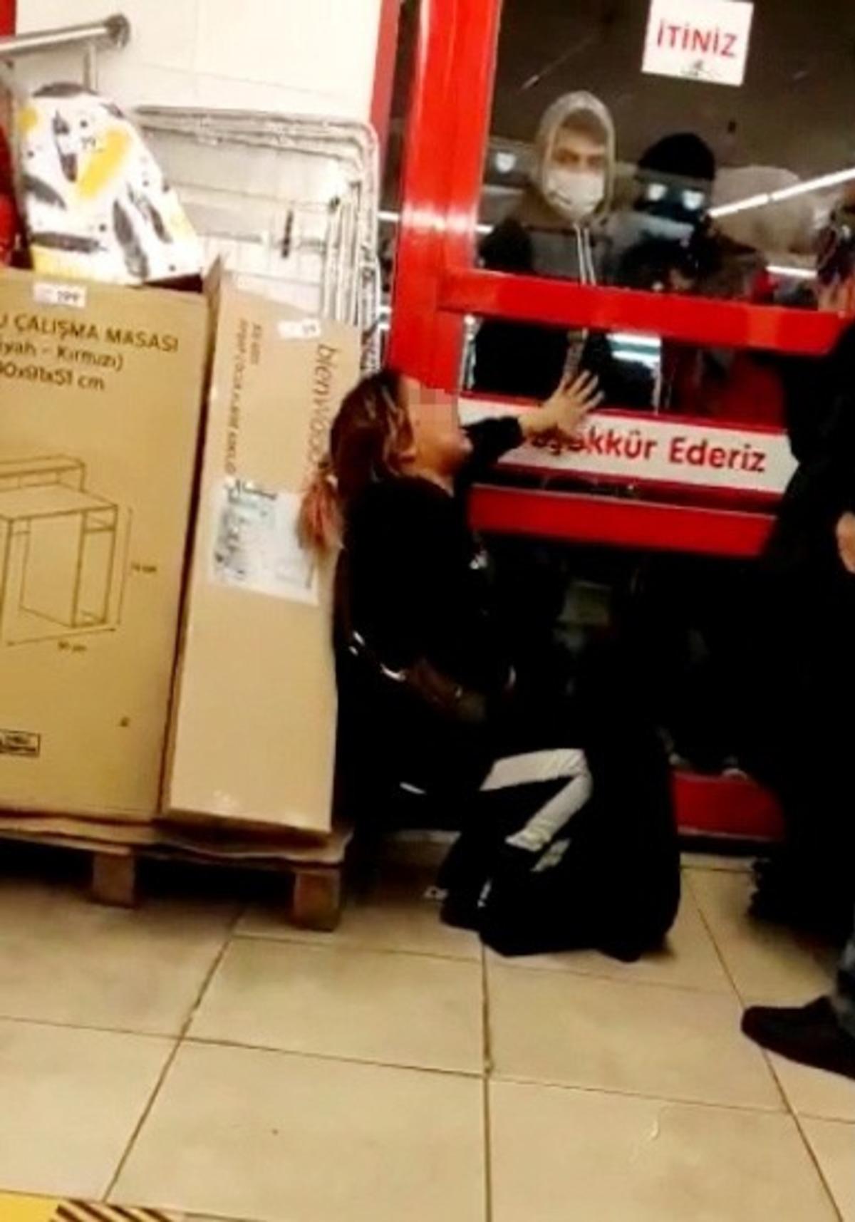 (&Ouml;zel) Marketten hırsızlık yapan kadınlar, yakalanınca ortalığı birbirine kattı