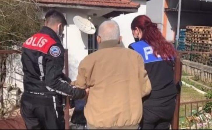 Polisler yaşlı çifti aşıya götürdü, gönülleri fethetti G2