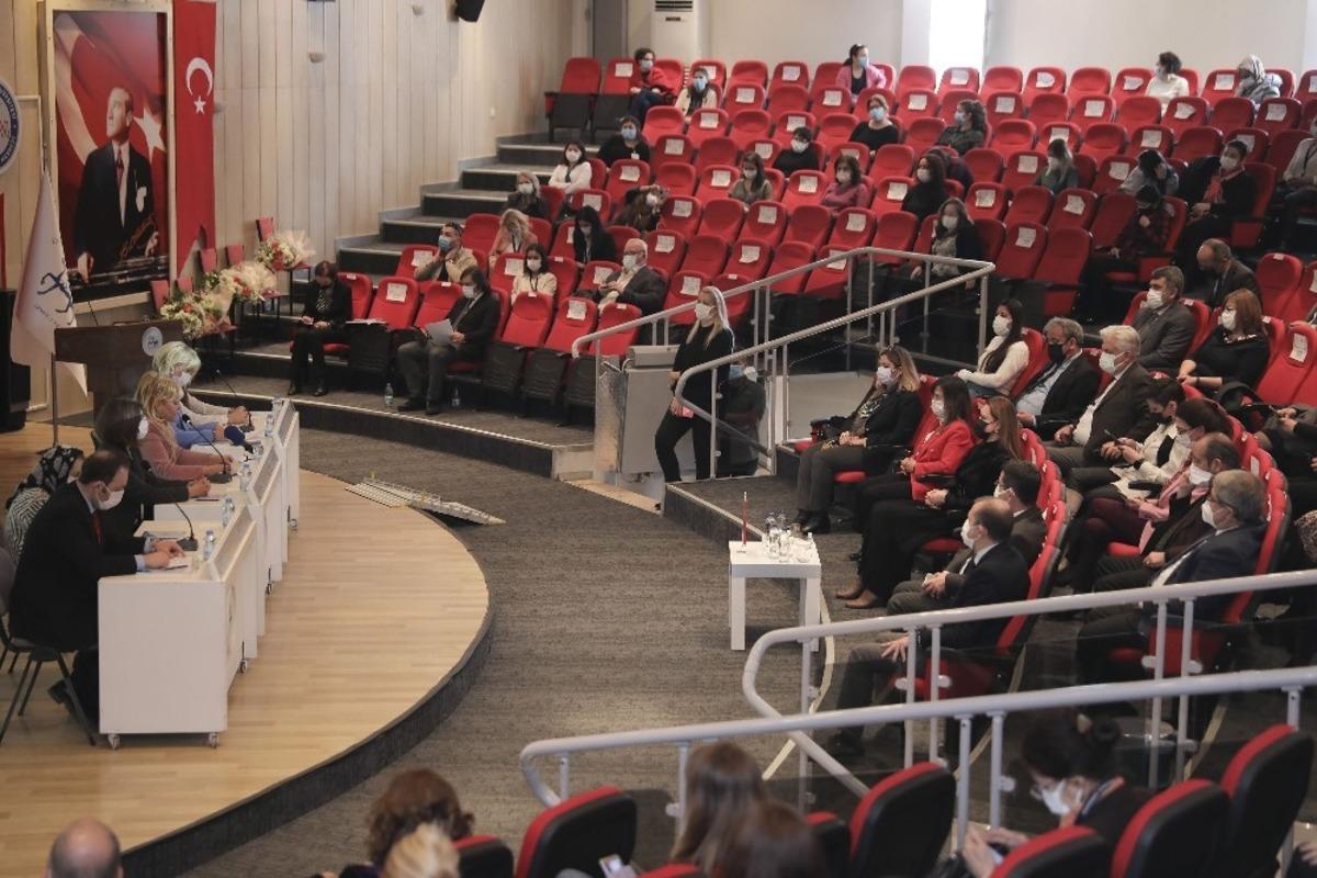 DE&Uuml;&rsquo;den "Hayatın Her Alanında Kadın" paneli