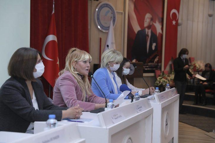 DEÜ’den "Hayatın Her Alanında Kadın" paneli G5