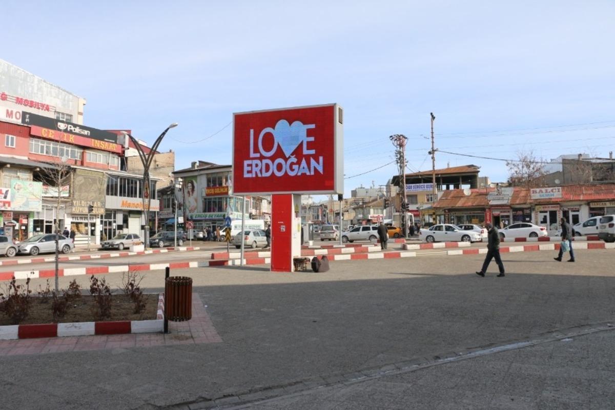 Erciş&rsquo;te &ldquo;Love Erdoğan&rdquo; g&ouml;rseli