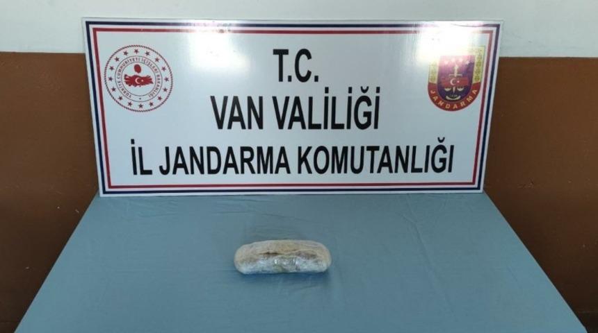Başkale&rsquo;de 1 kilo 52 gram toz esrar ele ge&ccedil;irildi