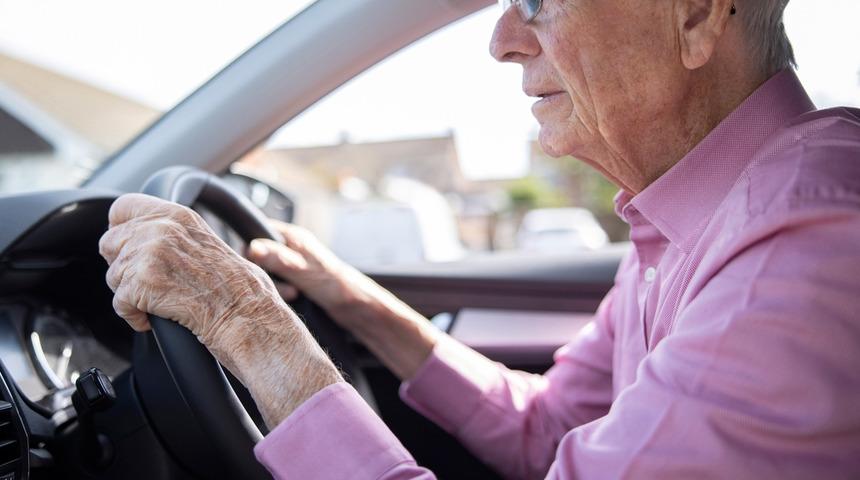 102 yaşındaki sürücünün ehliyetine 3 yıl el konuldu!