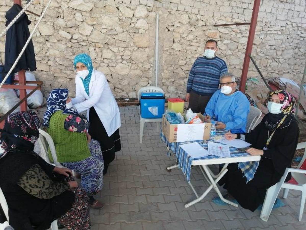 65 yaş ve &uuml;zeri vatandaşlara aşıda b&uuml;y&uuml;k kolaylık