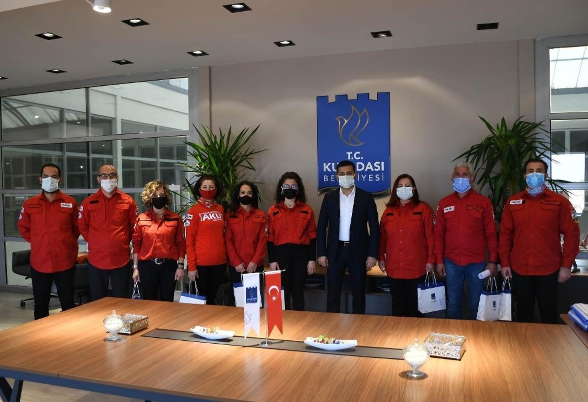 Başkan G&uuml;nel, depremin kahramanlarıyla buluştu