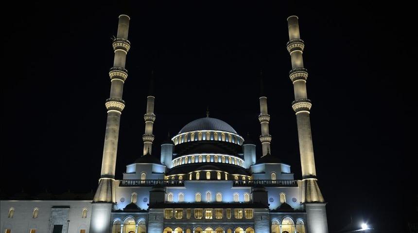 Miraç Gecesi 12 rekat namaz nasıl kılınır? İşte Miraç Gecesinde yapılacaklar!