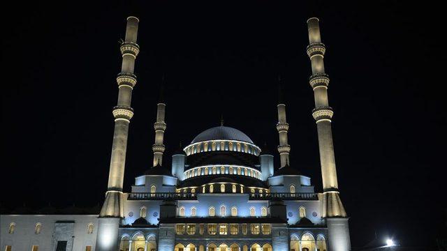 Miraç Gecesi 12 rekat namaz nasıl kılınır? İşte Miraç Gecesinde yapılacaklar!