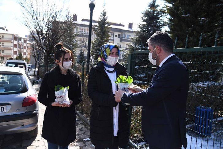 Pursaklar Belediye Başkanından, Kadınlar Gününe özel jesti G3