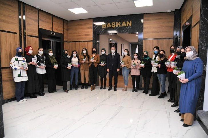 Pursaklar Belediye Başkanından, Kadınlar Gününe özel jesti G4