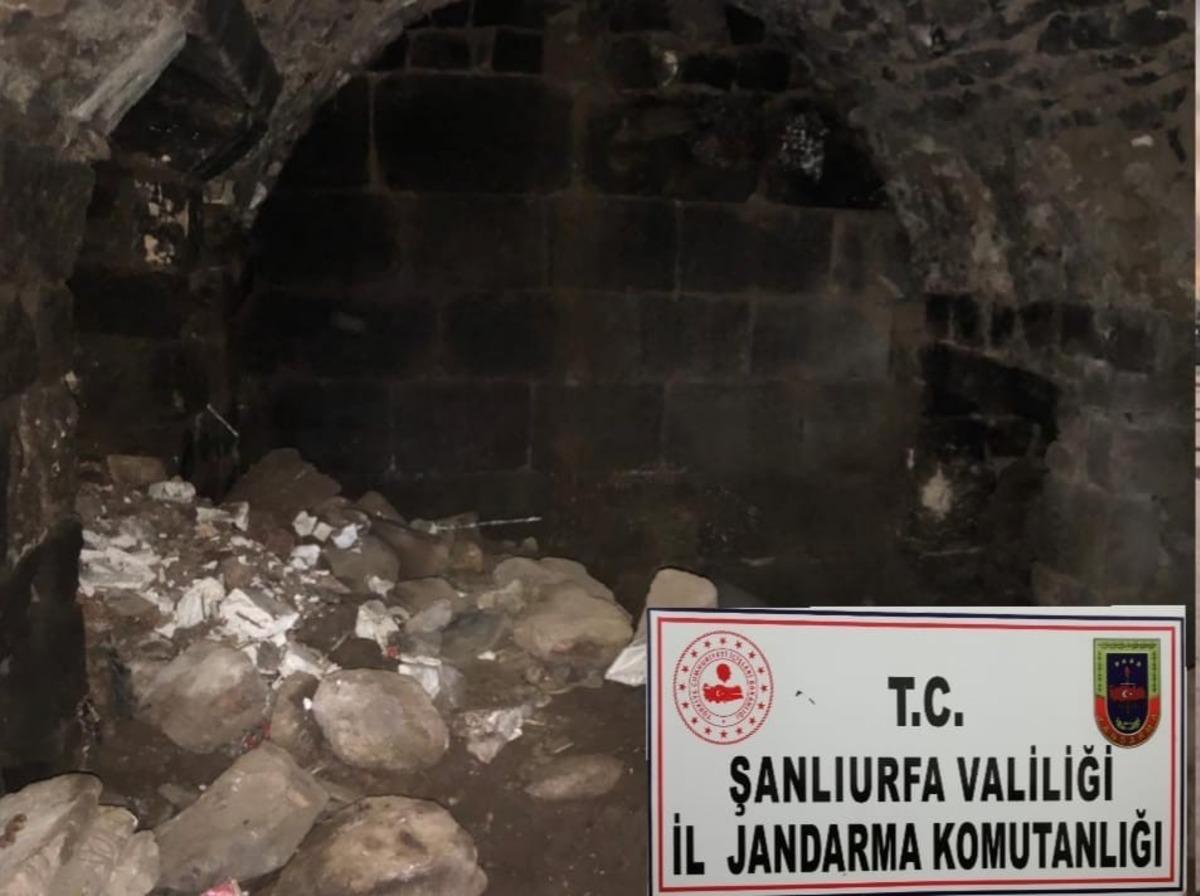 Şanlıurfa&rsquo;da ka&ccedil;ak kazıda bulanan mezar koruma altına alındı