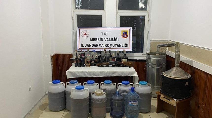 Mersin&rsquo;de 374 litre ka&ccedil;ak i&ccedil;ki ele ge&ccedil;irildi