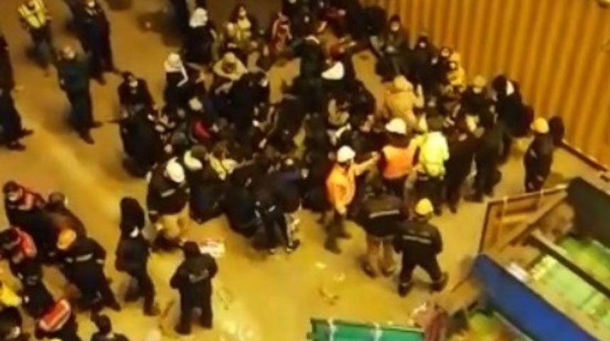 6 gündür konteynerda saklanıyorlarmış! Ölmek üzereyken bulundular