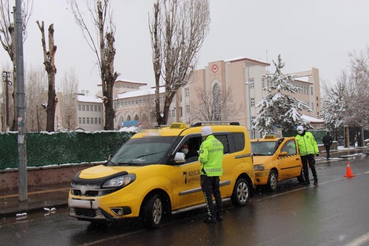 Kars&rsquo;ta yolcu taşımacılığı yapan ara&ccedil;lar denetlendi