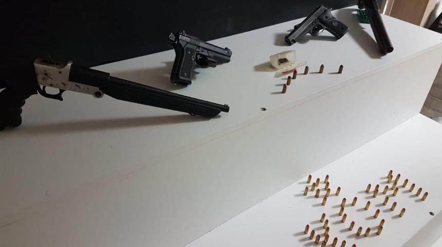 Muğla&rsquo;da yasa dışı silah bulunduran 4 ş&uuml;pheli yakalandı