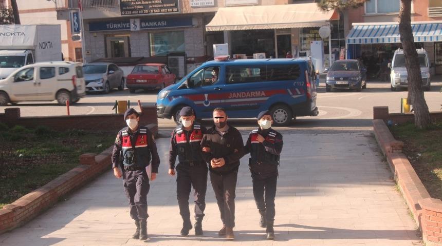 Sera demirlerini &ccedil;alıp ka&ccedil;an hırsızlık ş&uuml;phelisini jandarma yakaladı