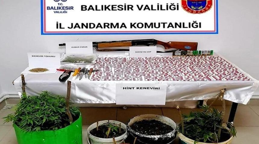 Edremit&rsquo;te uyuşturucu operasyonu: 9 g&ouml;zaltı