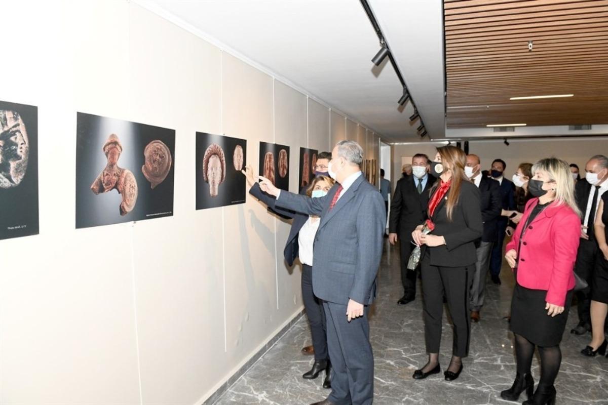 Vali Su, &rsquo;Ge&ccedil;mişten G&uuml;n&uuml;m&uuml;ze Kadın Portreleri Sergisi&rsquo;ni ziyaret etti