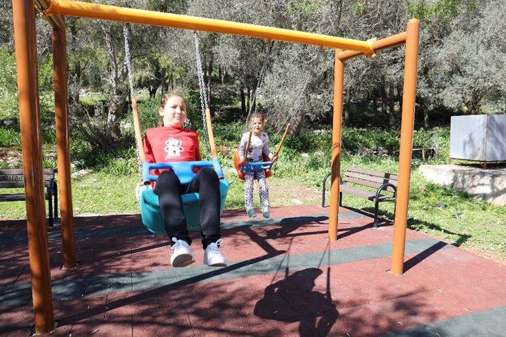 Çocuklar oyun parkına kavuşmanın mutluluğunu yaşadı G2