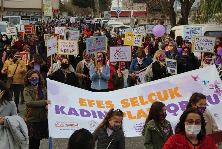 Selçuk’ta "Kadın İnsanlığın Kanatlarıdır" heykeli ziyarete açıldı G4