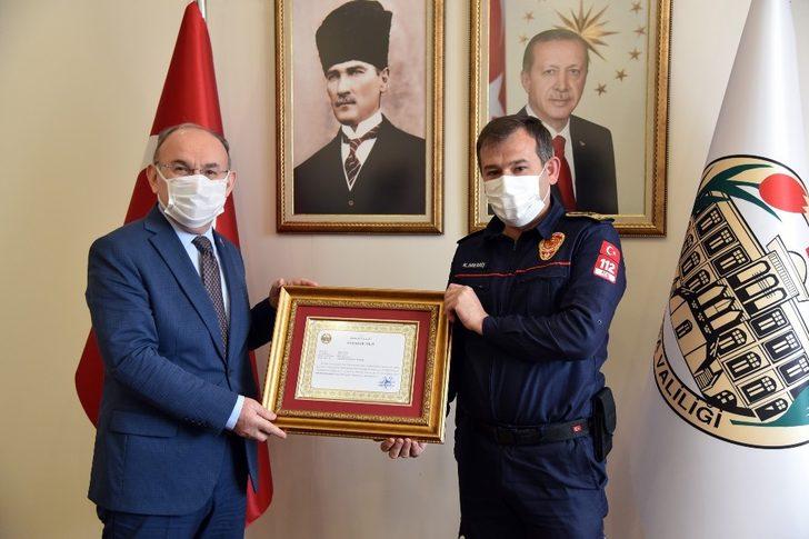 İzmir depreminde görev alan itfaiye personeline başarı belgesi verildi G3