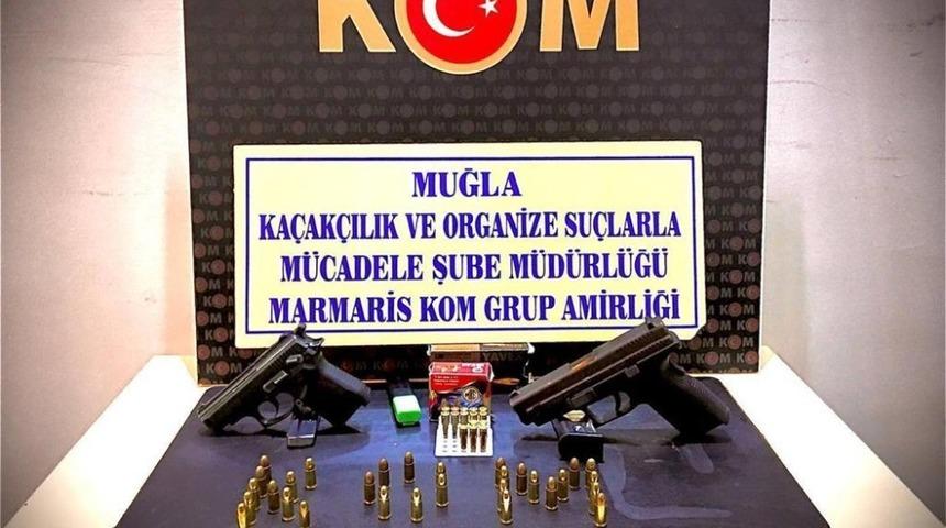 Marmaris’te ruhsatsız silah ve mermiler yakalandı