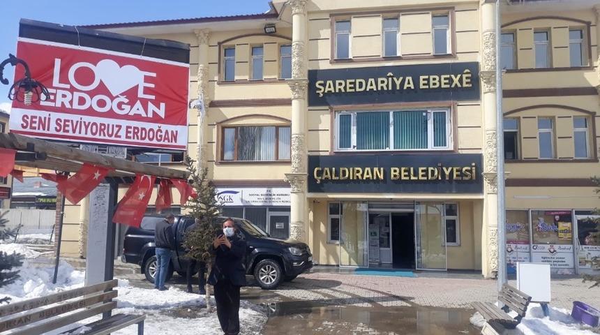 Çaldıran’da ‘Love Erdoğan’ pankartı