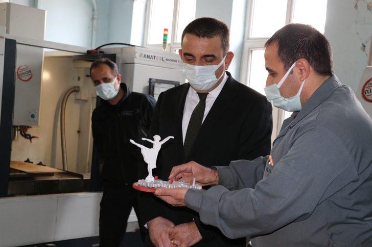 Siirt Valisi Hacıbektaşoğlu, eğitim kurumlarında incelemelerde bulundu G3