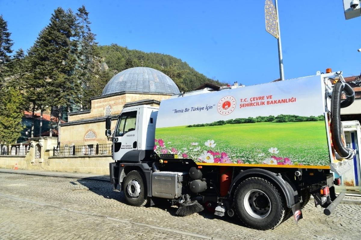 Yeni yol s&uuml;p&uuml;rme aracı hizmete girdi