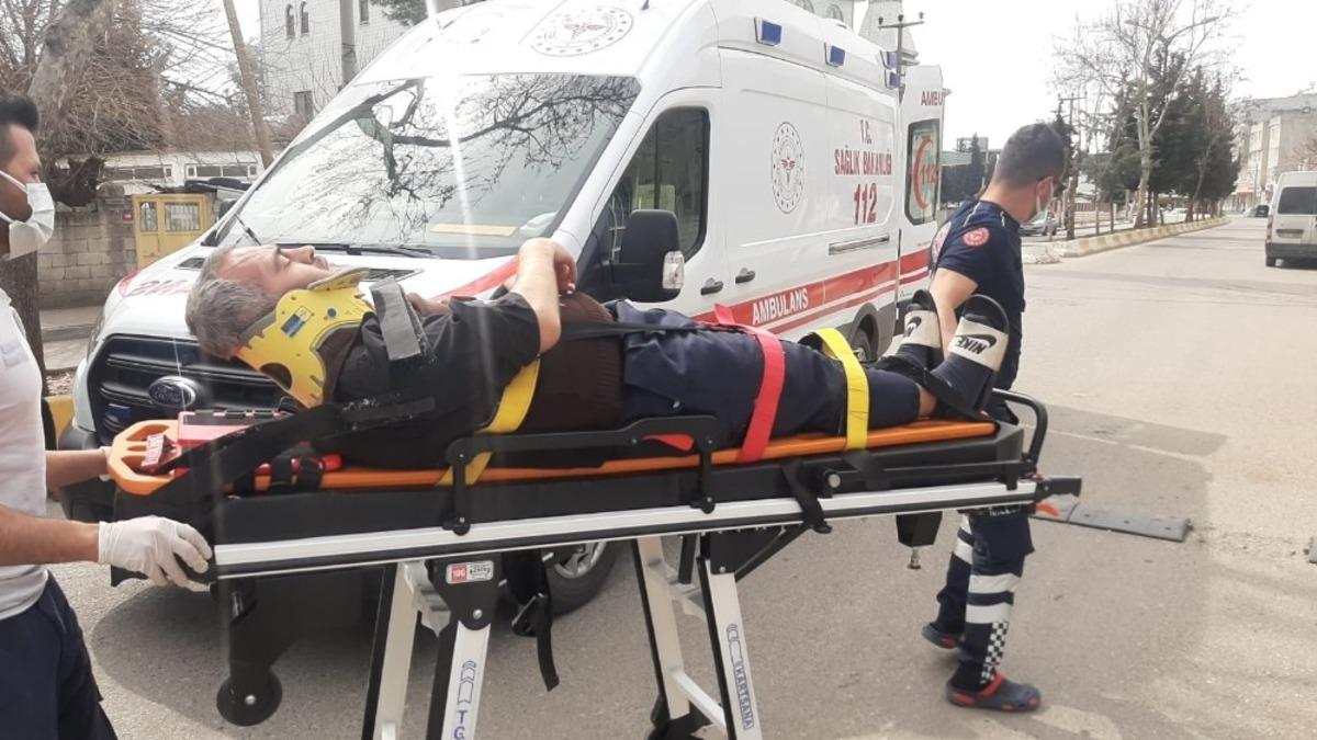 Engelli vatandaşa otomobil &ccedil;arptı: 1 yaralı