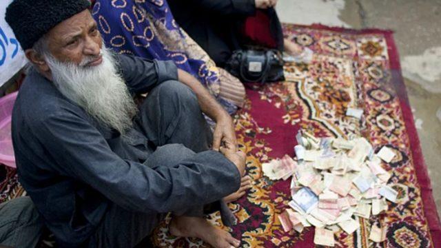 Dilencilik yaparak muhtaç insanlara yardım eden dünyanın en cömert dilencisi: Abdul Sattar Edhi