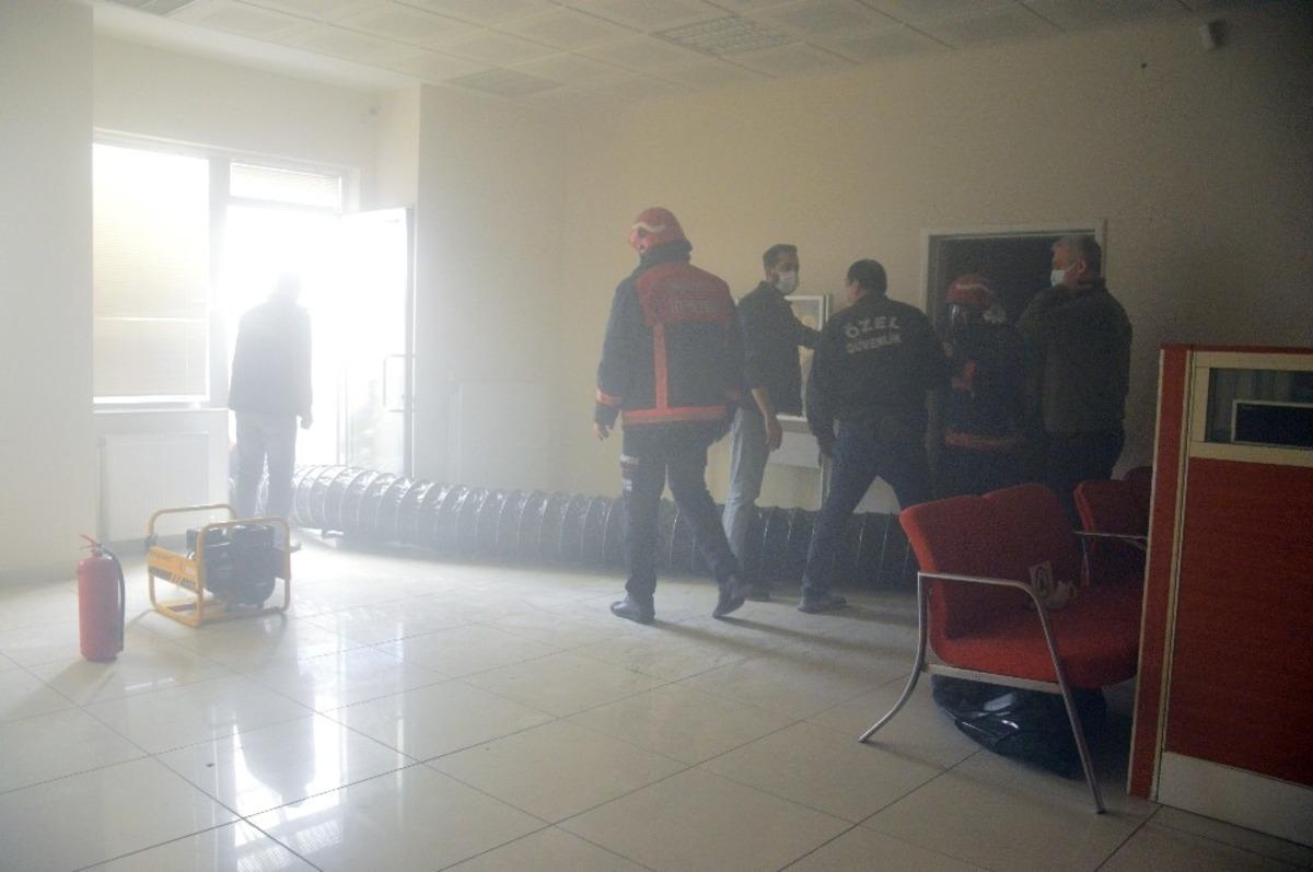 Sakarya&rsquo;da bankada korkutan yangın