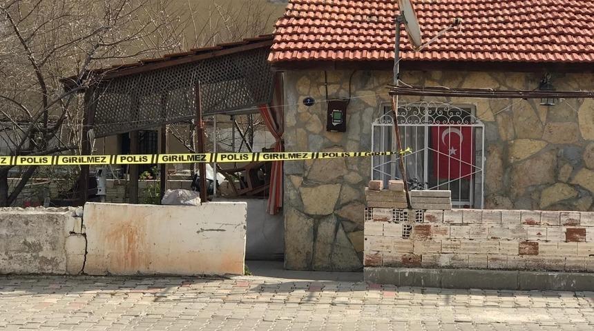 İzmir&rsquo;de ş&uuml;pheli &ouml;l&uuml;m: Yaşlı adam evinde &ouml;l&uuml; bulundu
