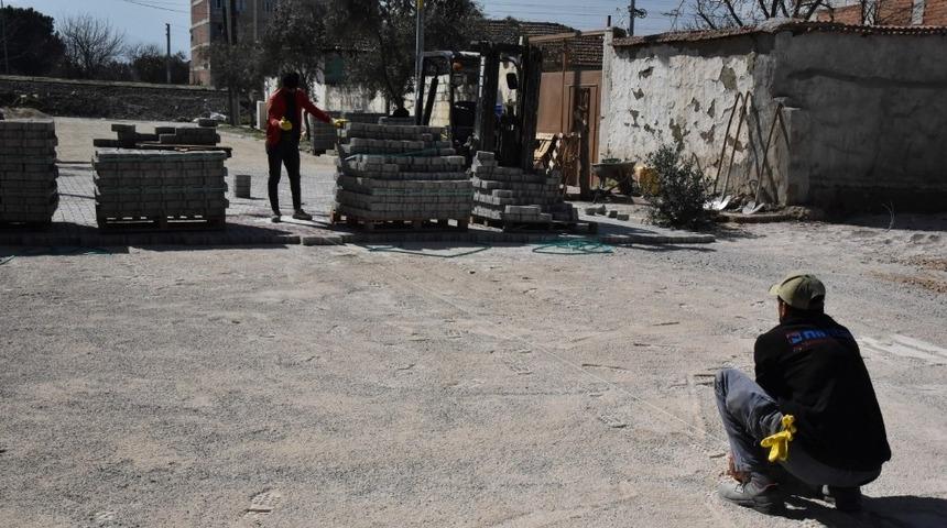 Yunusemre&rsquo;den Muradiye&rsquo;ye kilitli parke taşı