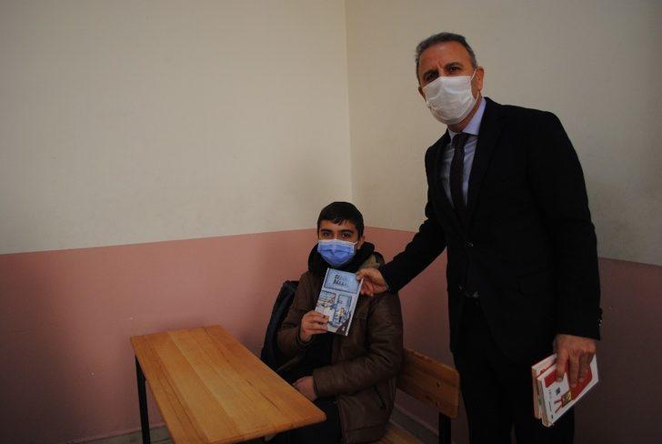 Başkan Gök’den öğrencilere kitap desteği G3