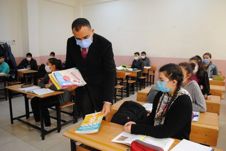 Başkan Gök’den öğrencilere kitap desteği G4