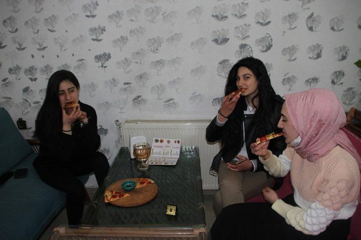 Malazgirt’in otlu peynirinden yapılan pizzaya yoğun ilgi G3