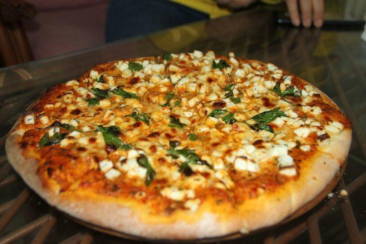 Malazgirt’in otlu peynirinden yapılan pizzaya yoğun ilgi G4