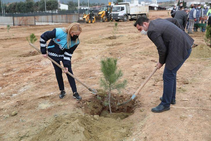 Başkan Doğan, öğrencilerle birlikte fidan dikti G2