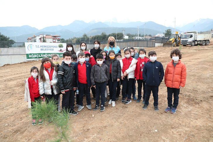 Başkan Doğan, öğrencilerle birlikte fidan dikti G3