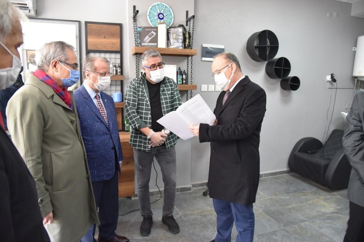 Manisa&rsquo;da berber ve kuaf&ouml;r salonları denetlendi