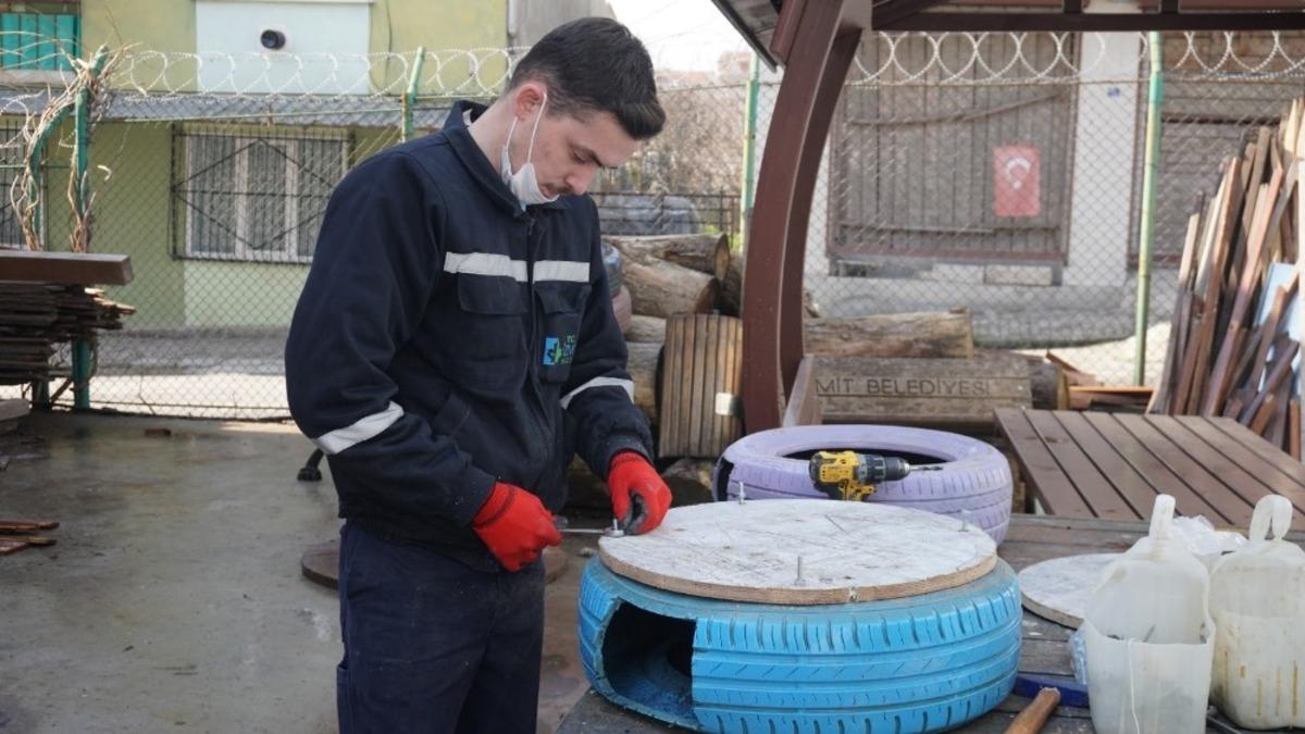 Atık malzemeler sokak hayvanları i&ccedil;in yuvaya d&ouml;n&uuml;ş&uuml;yor
