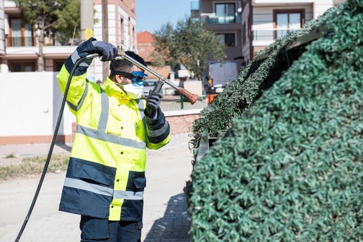 İzmir&rsquo;de sineksiz bir yaz i&ccedil;in 190 bin nokta ila&ccedil;lanıyor