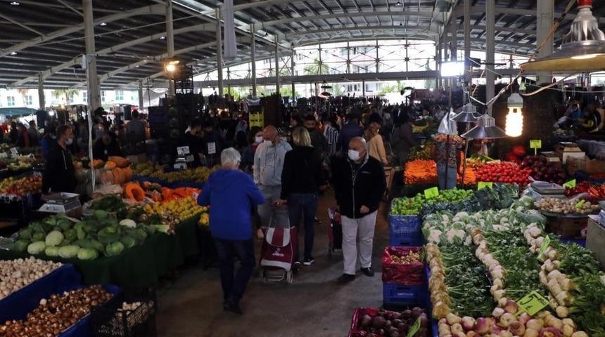 Pazar alışverişi yapan 2 kadının c&uuml;zdanı &ccedil;alındı