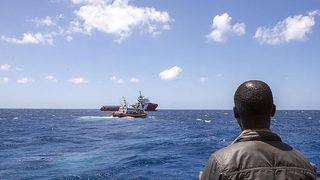 Tunus'ta düzensiz göçmenleri taşıyan 2 tekne battı : 14 ölü