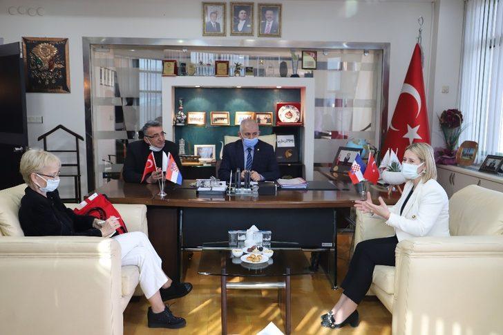 Başkonsolos Zerec, DTSO’yu ziyaret etti G3