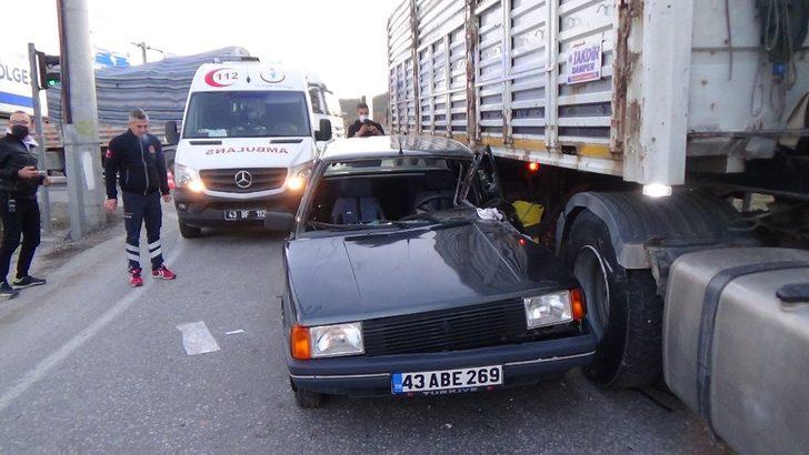 Kütahya’da otomobil ile tır çarpıştı: 3 yaralı G4