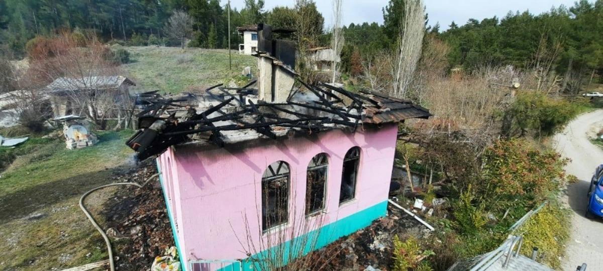 Gaz ka&ccedil;ağını &ccedil;akmakla test ederken evini yaktı