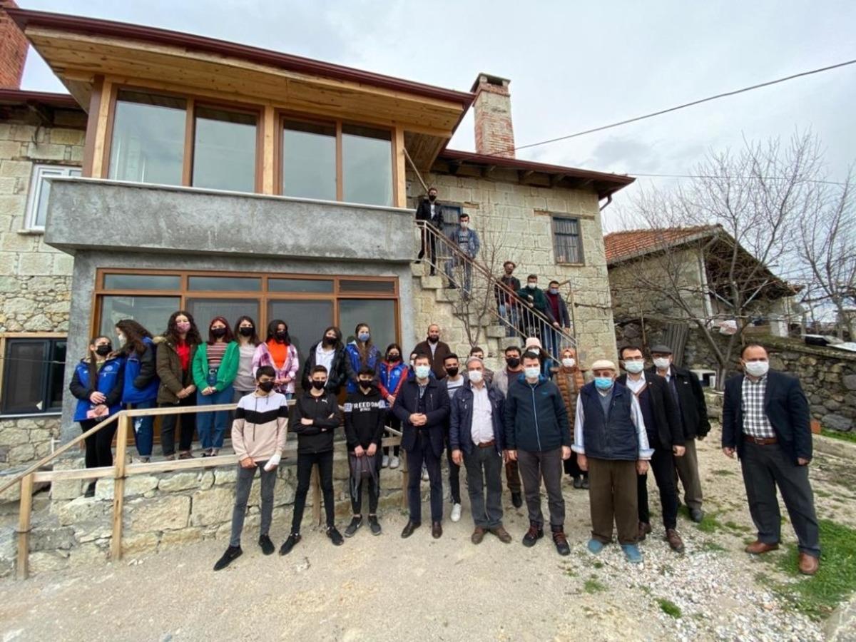 &rsquo;Sındırgı&rsquo;da Gen&ccedil;lik Var&rsquo; projesi ile gen&ccedil;ler il&ccedil;eyi tanıyor