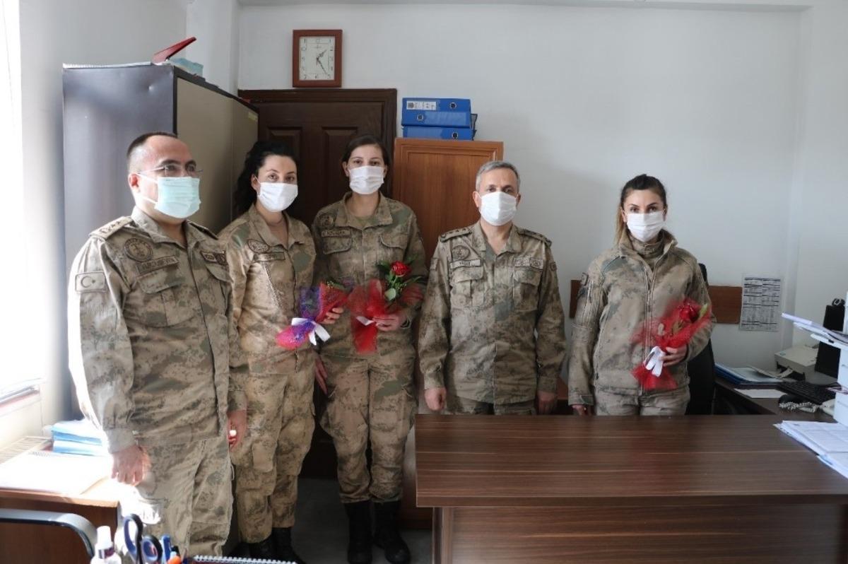 Jandarmadan kadınlara KADES bilgilendirmesi