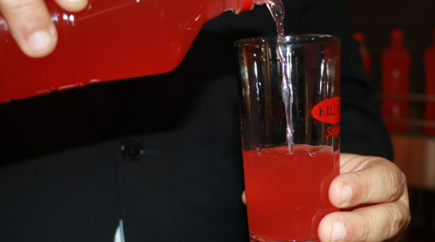 Koronavirüs salgınında talebin arttığı ‘turşu suyu’ ambalajlanıp raflara girdi 